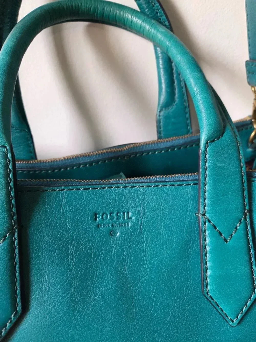 EUC BEAUTIFUL FOSSIL COW HIDE GENUINE LEATHER TEAL SATCHEL